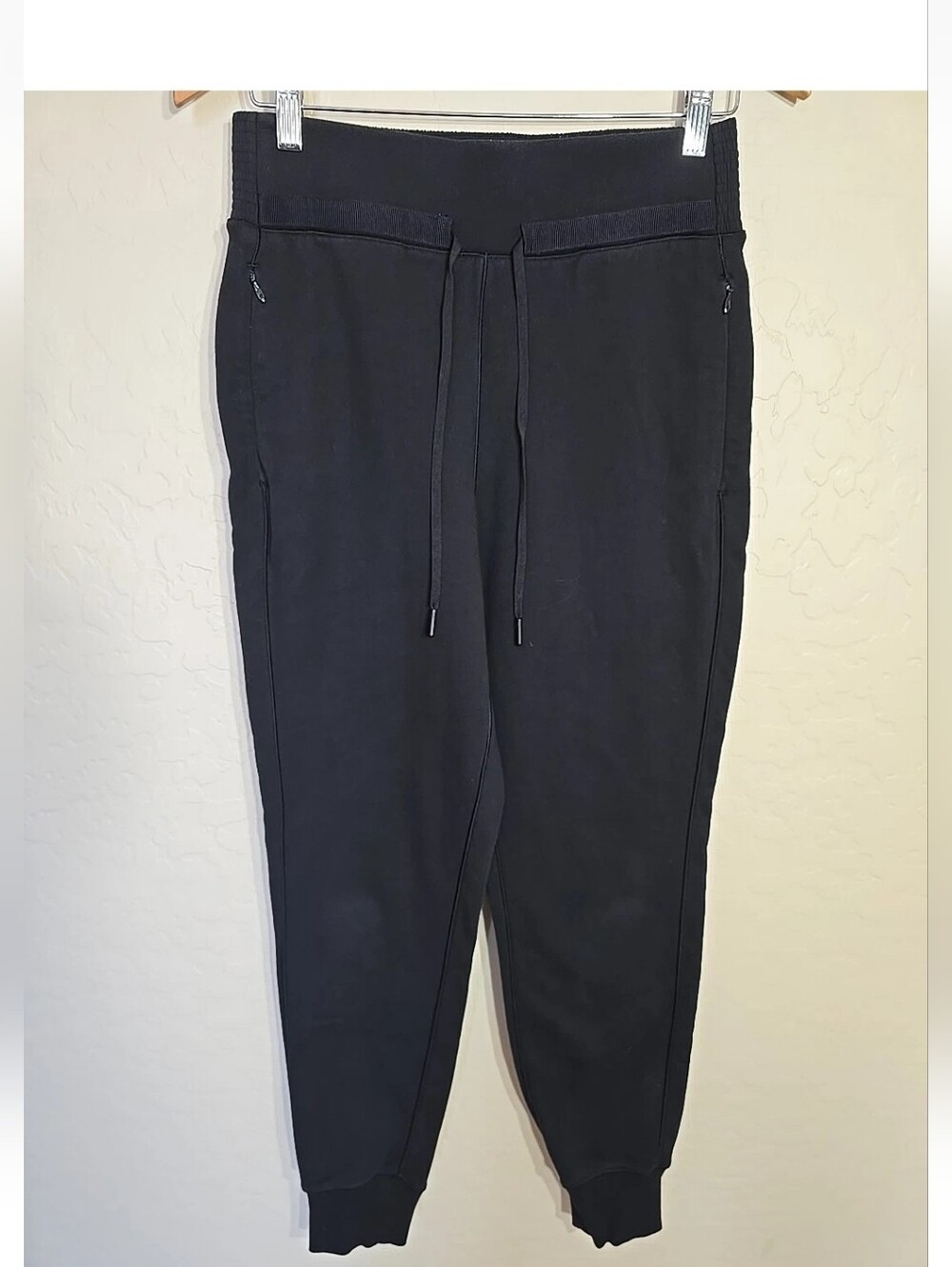 Lululemon Womens Black Jogger Pants with Drawstring Waist And Zip Pockets Size 6